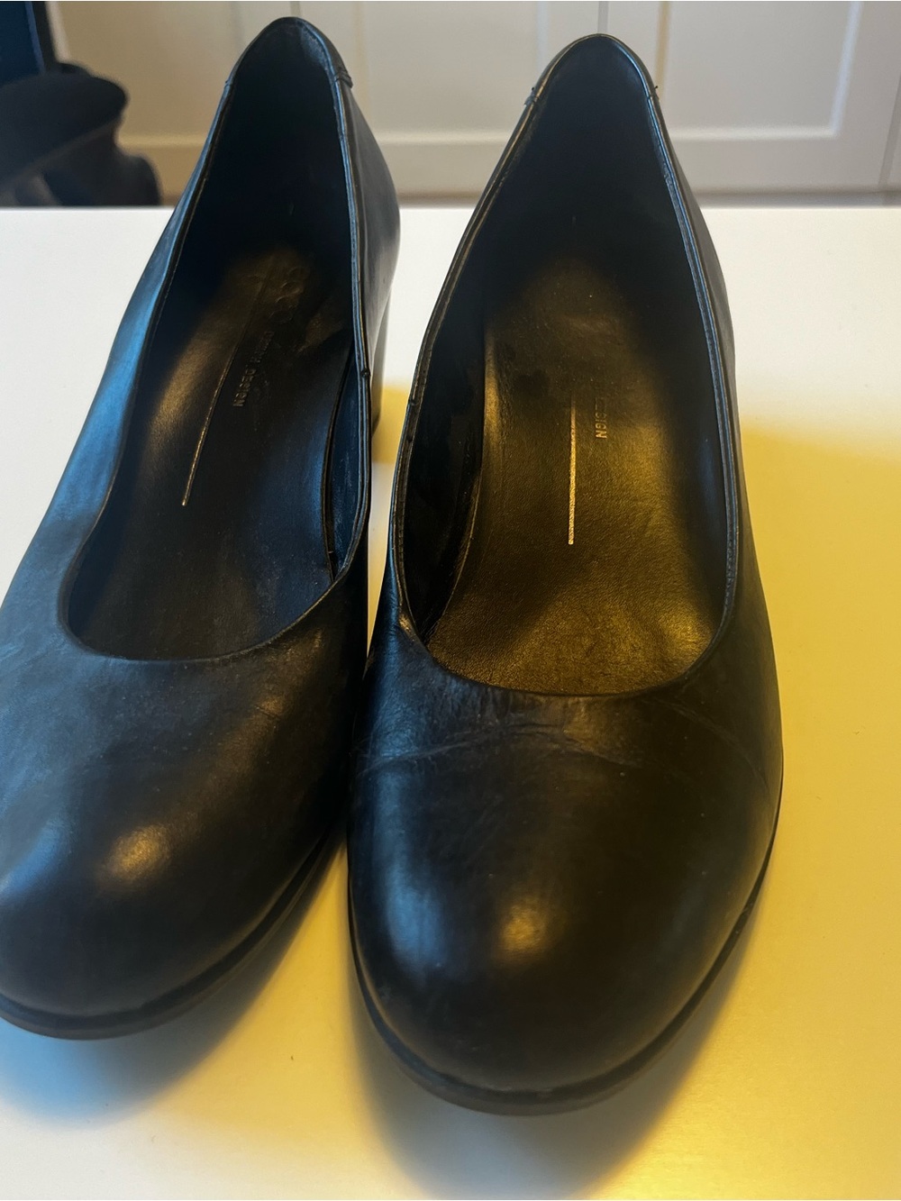 Ecco Black Leather Women's Court Heels